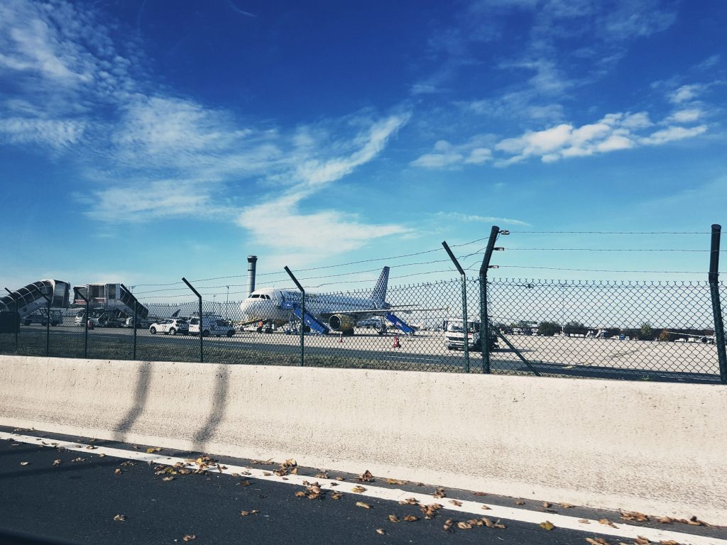 photo 1765293995544 d89497756e4e
